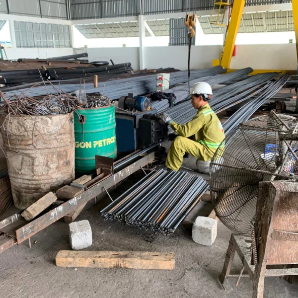 Máy cắt sắt 3 pha Nhật Bản hoạt động bền bỉ tại xưởng gia công thép