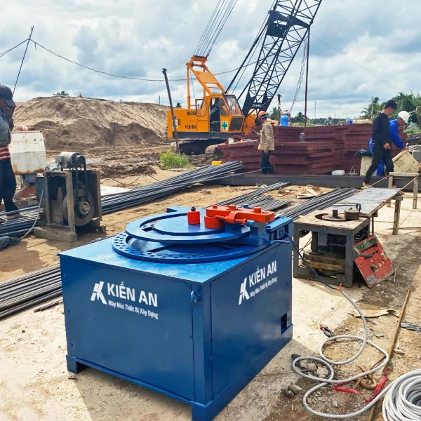 Kiến An hỗ trợ giao máy uốn sắt 3 pha tận công trình