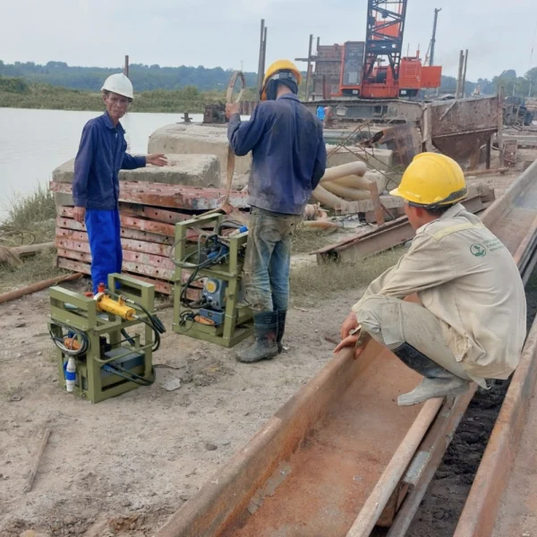 Kiến An giao máy uốn sắt thủy lực cầm tay tận công trình