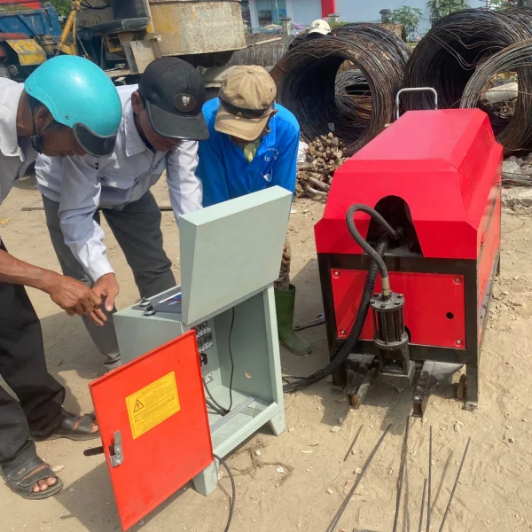 Kiến An hướng dẫn cài đặt và chạy thử máy duỗi cắt sắt tận công trình