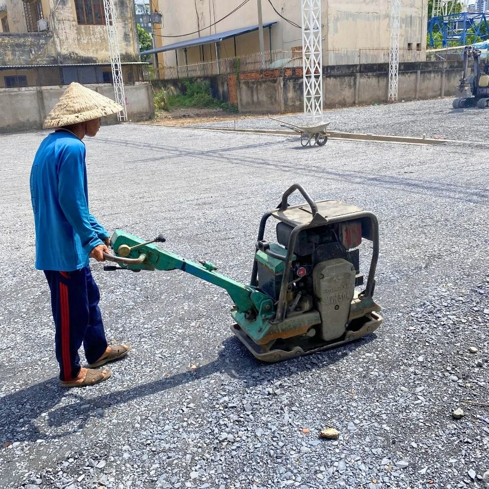 Máy đầm bàn thuỷ lực đầm nền trường học