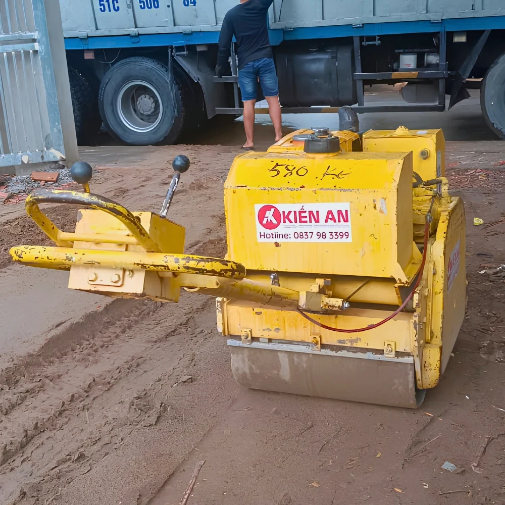 Xe lu rung dắt tay Tacom giao thuê tháng tại TPHCM