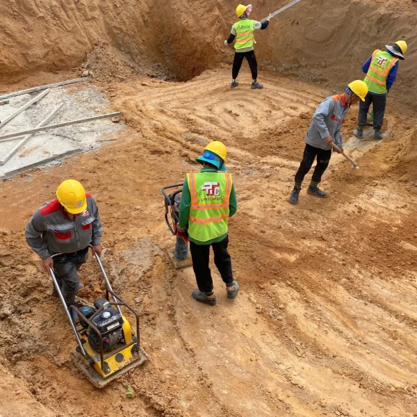 Máy đầm cóc, đầm bàn gia cố trụ móng cao tốc hiệu quả