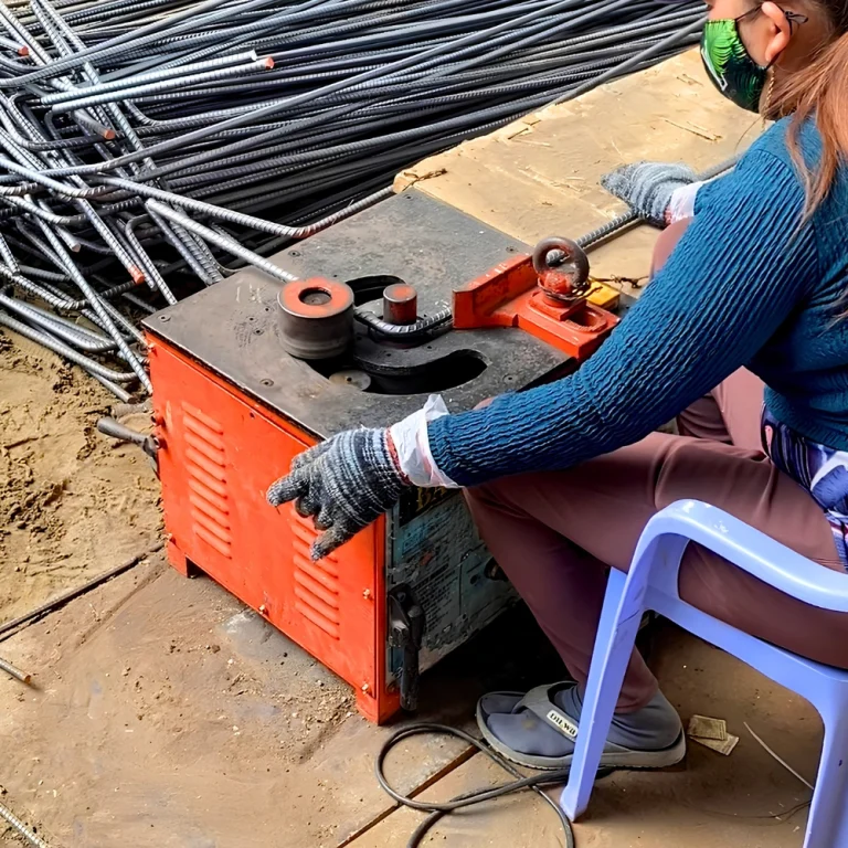Phân biệt máy uốn đai sắt và máy uốn đai tự động: Nên chọn loại nào