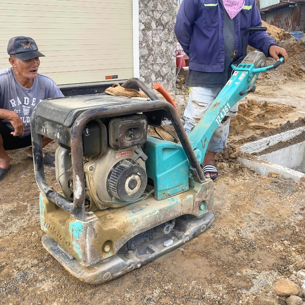 Máy đầm bàn thuỷ lực bàn giao tại cần thơ