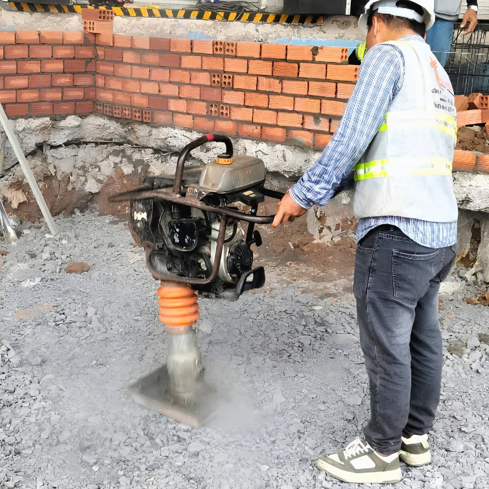 Máy đầm cóc bàn giao tại cần thơ